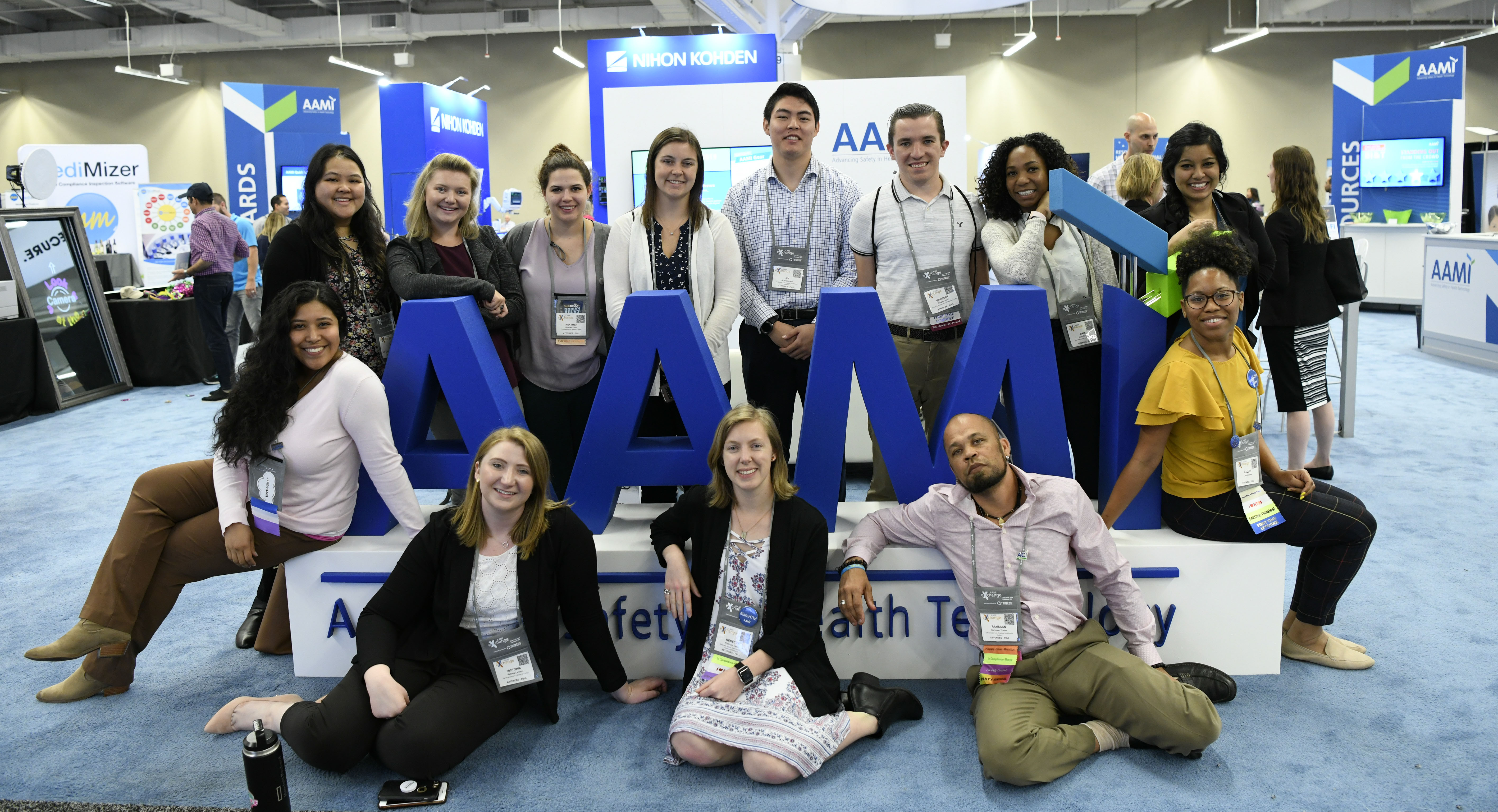 AAMI Exchange 2019 - Exhibit Hall AAMI members gather for a group photo during the 2019 AAMI Exchange.